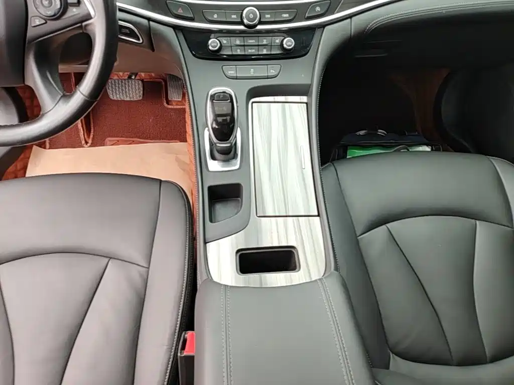 Фото 10 - Buick LaCrosse