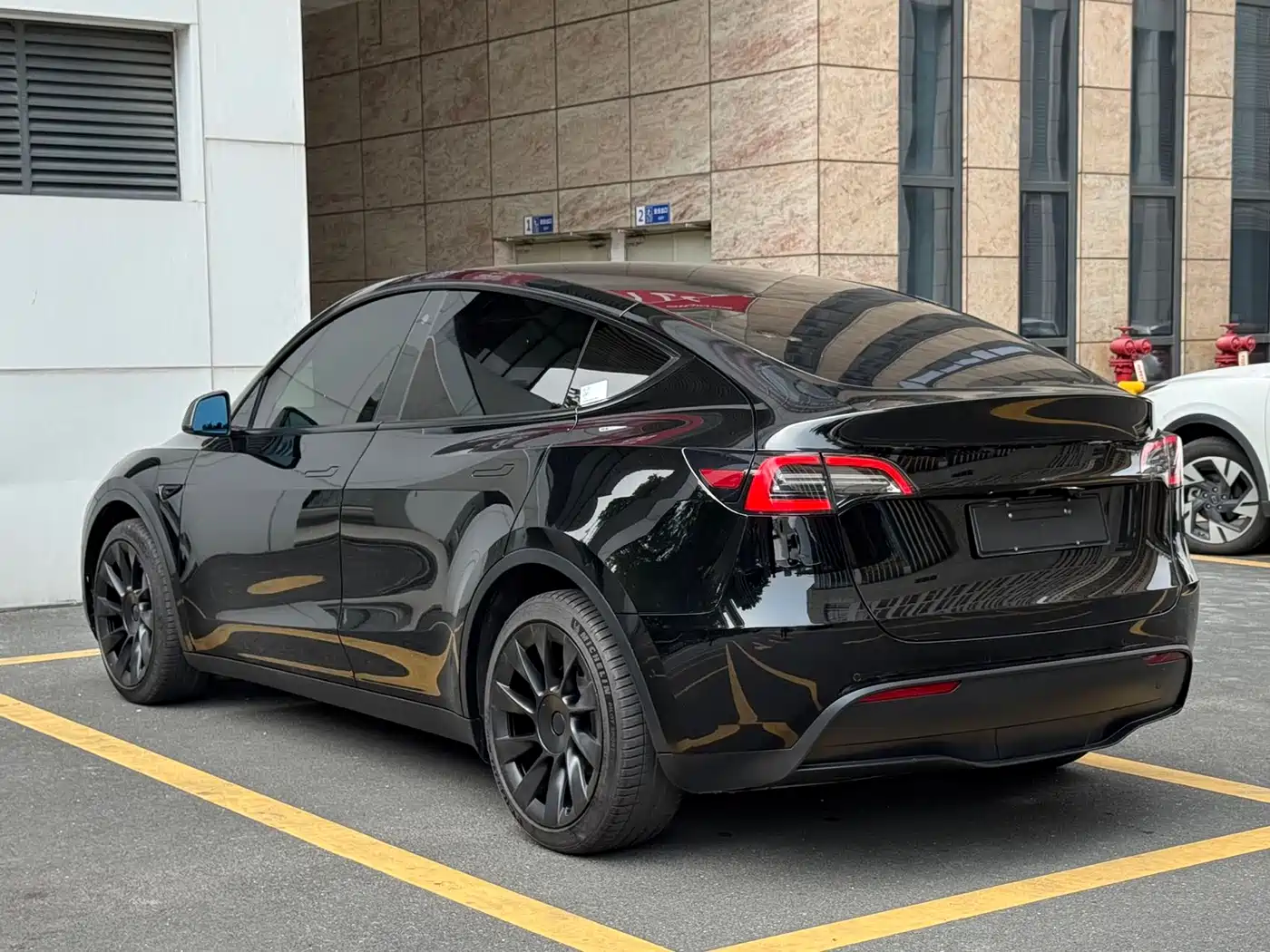 TESLA MODEL Y
