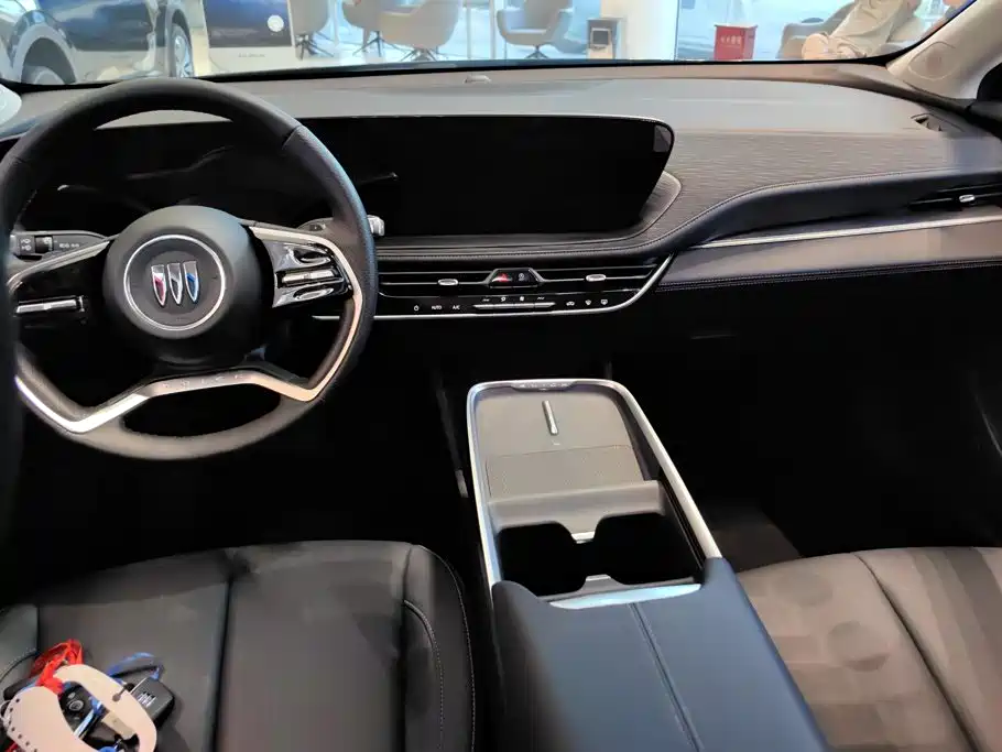 Photo 12 - Buick LaCrosse