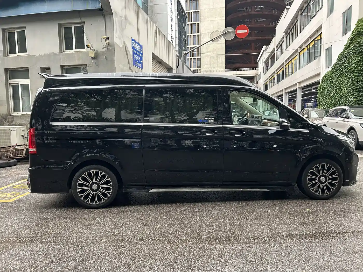 Mercedes-Benz V-Class 2021 V 260 L Long Wheelbase Luxury Edition фото 40