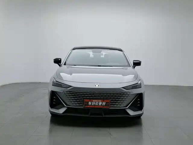 Changan UNI-V 2022 1.5T Premium Model — фото 3