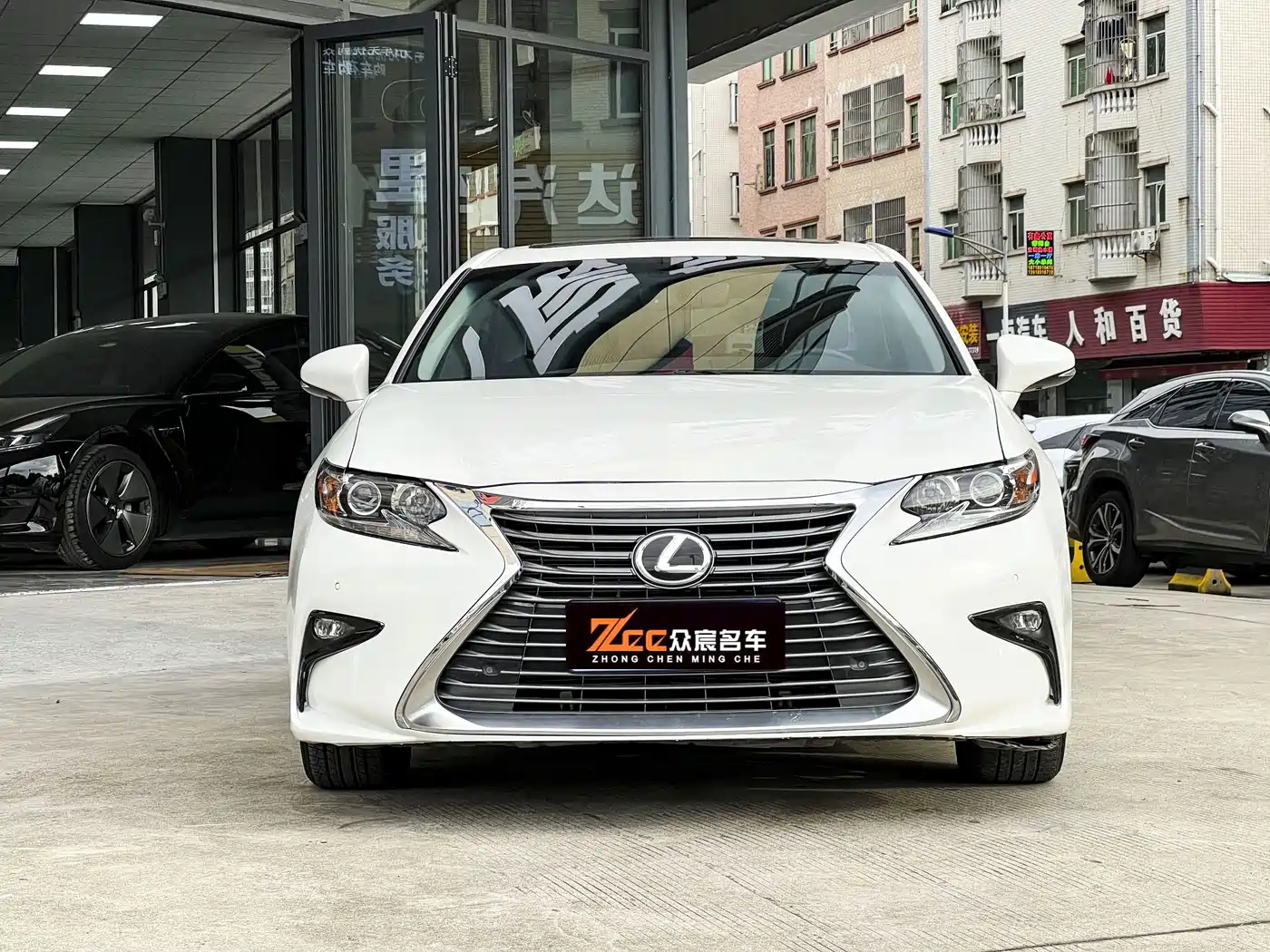 Фото 2 - Lexus ES