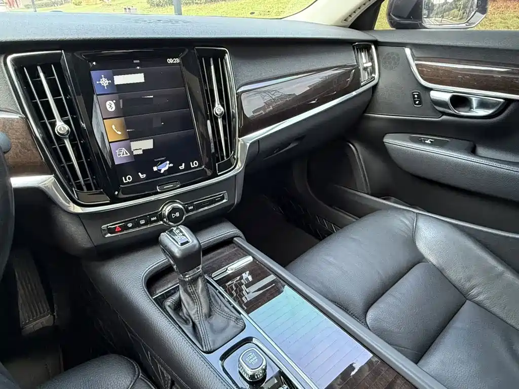Фото 10 - Volvo S90