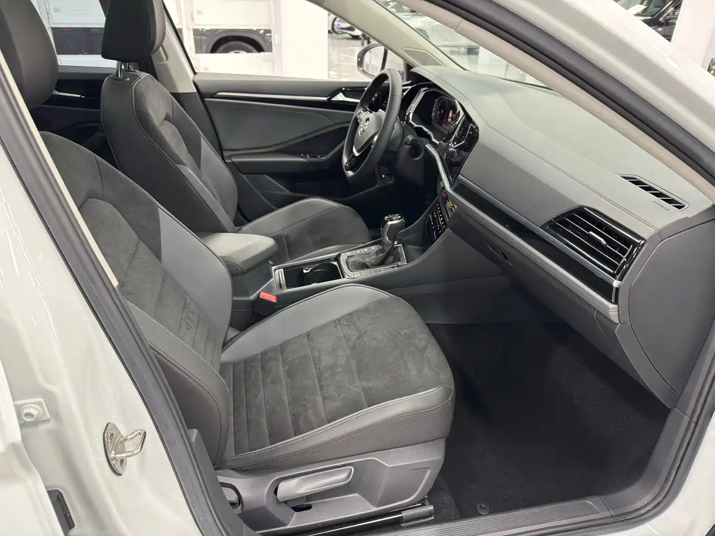Volkswagen Sagitar 2022 280TSI DSG Excellence Edition фото 10