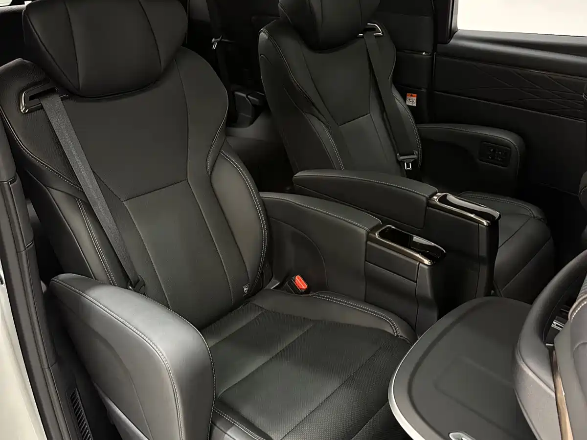 Toyota Alphard 2024 Hybrid 2.5L Ultimate Enjoyment Edition фото 5