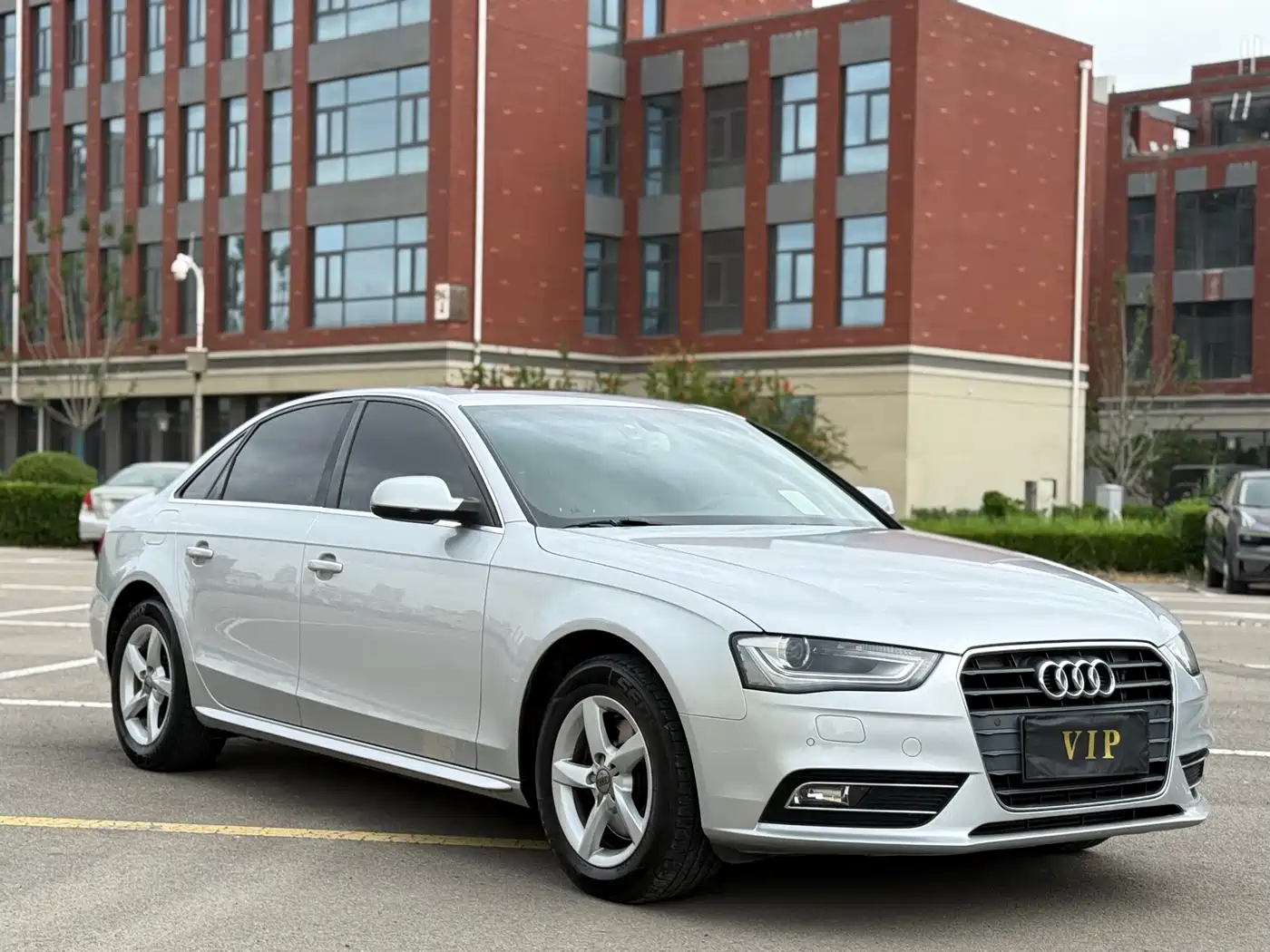 Audi A4L 2013 35 TFSI Automatic Comfort фото 3
