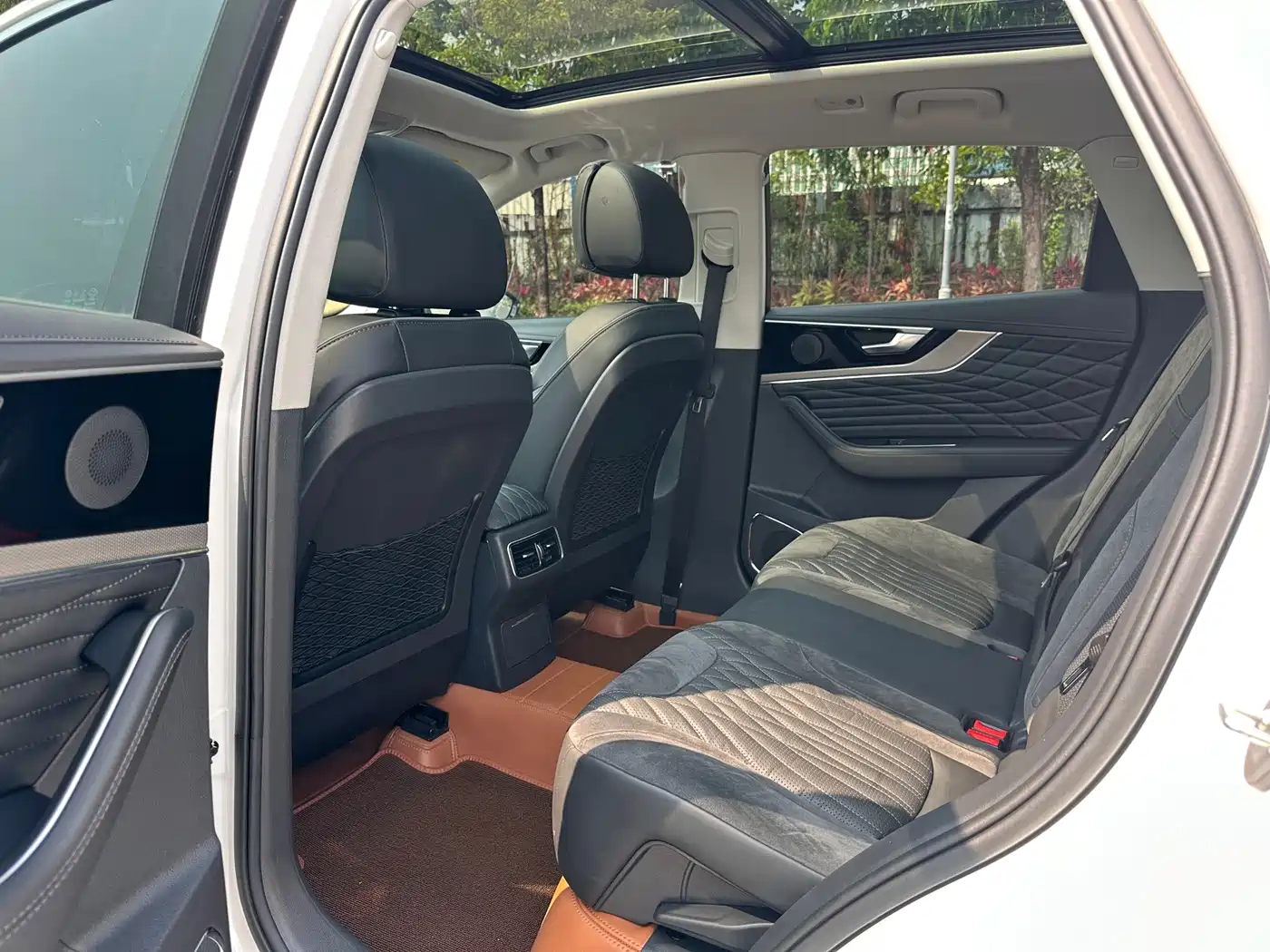 Hongqi HS5 2022 2.0T Smart Connect Premium Edition фото 9