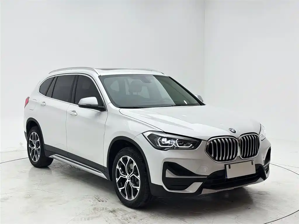 BMW X1 2022 sDrive20Li Fashion фото 3