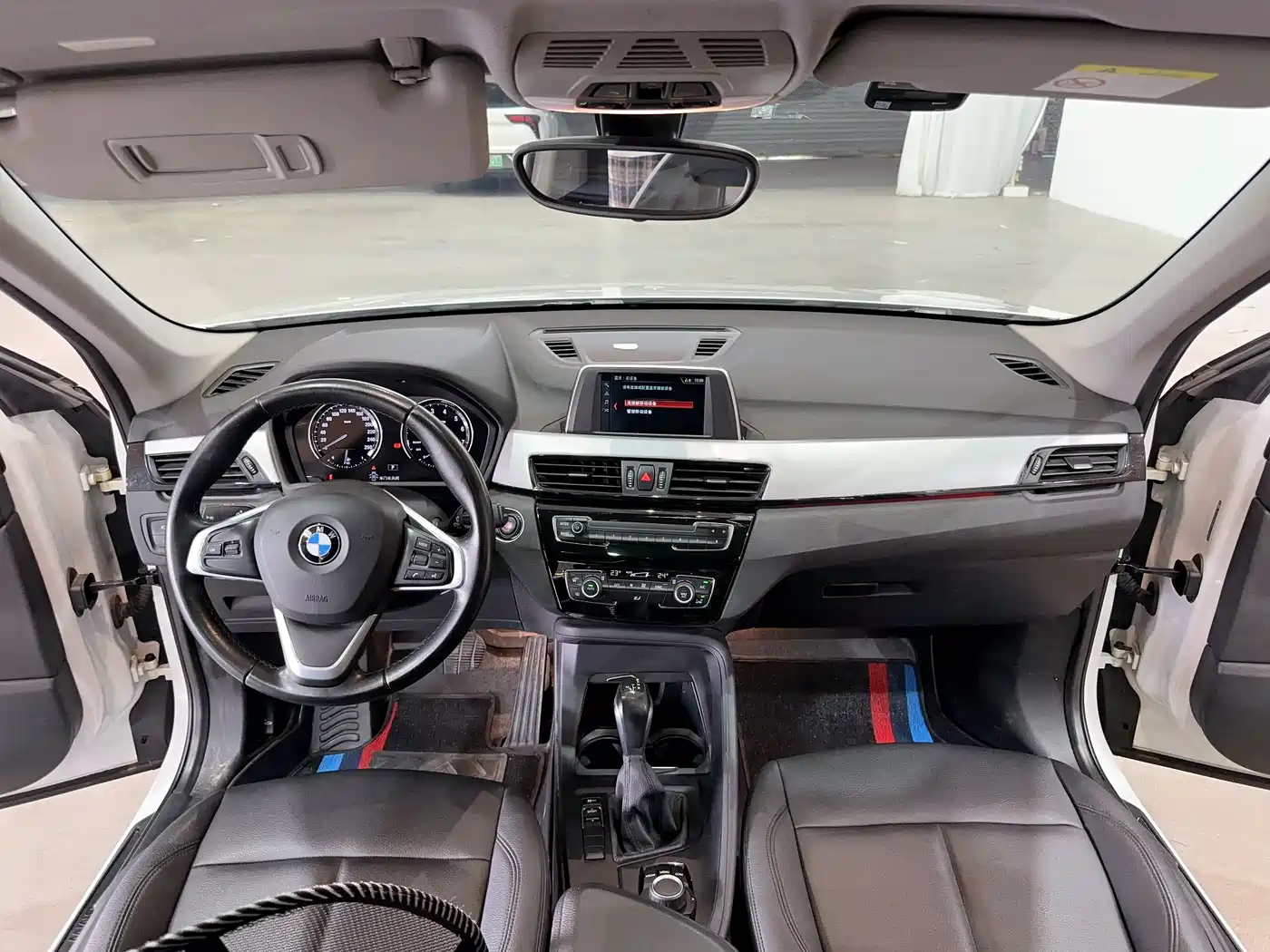BMW X1 2019 sDrive18Li Fashion Model фото 10