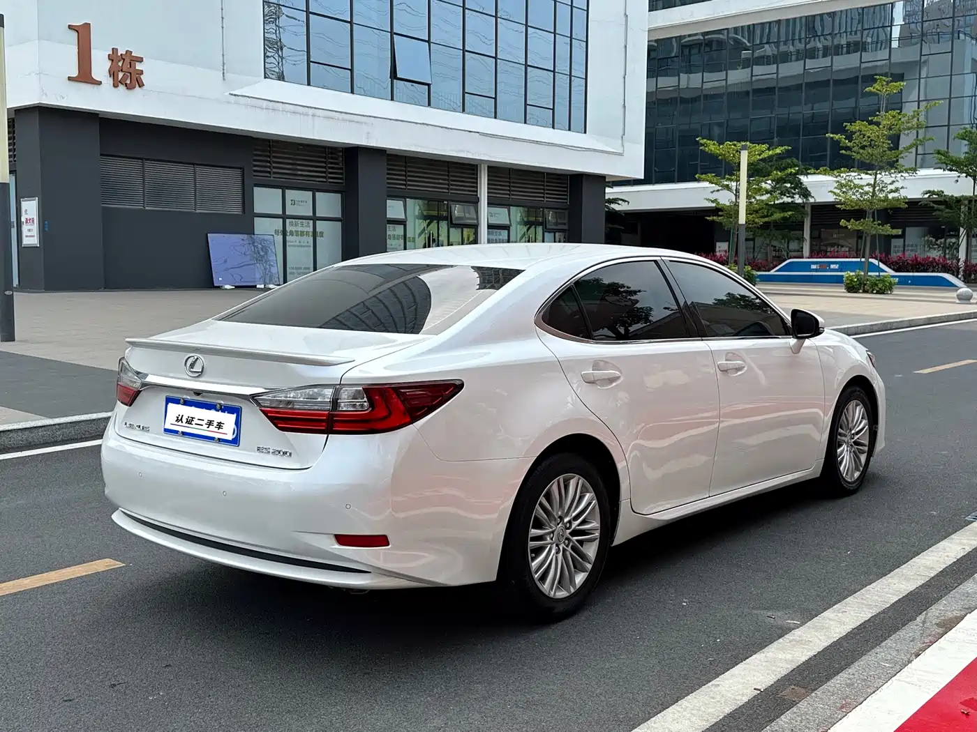 Lexus ES 2015 200 Elite Edition фото 4