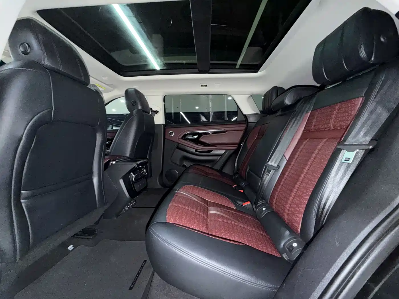 Land Rover Range Rover Evoque 2021 Range Rover Evoque L 249PS R-Dynamic First Edition Launch Edition фото 8