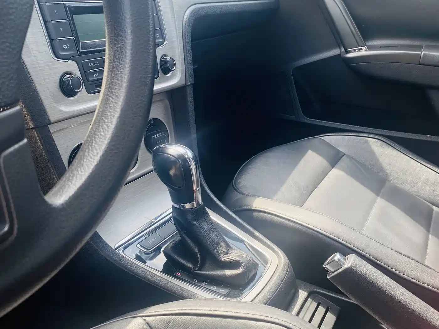 Volkswagen Lavida 2013 Facelift 1.4TSI DSG Comfort фото 12