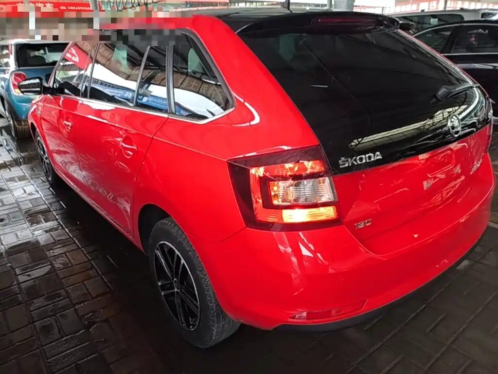 Škoda Skoda Rapid Spaceback 2016 Facelift 1.6L Automatic Smart Edition фото 5