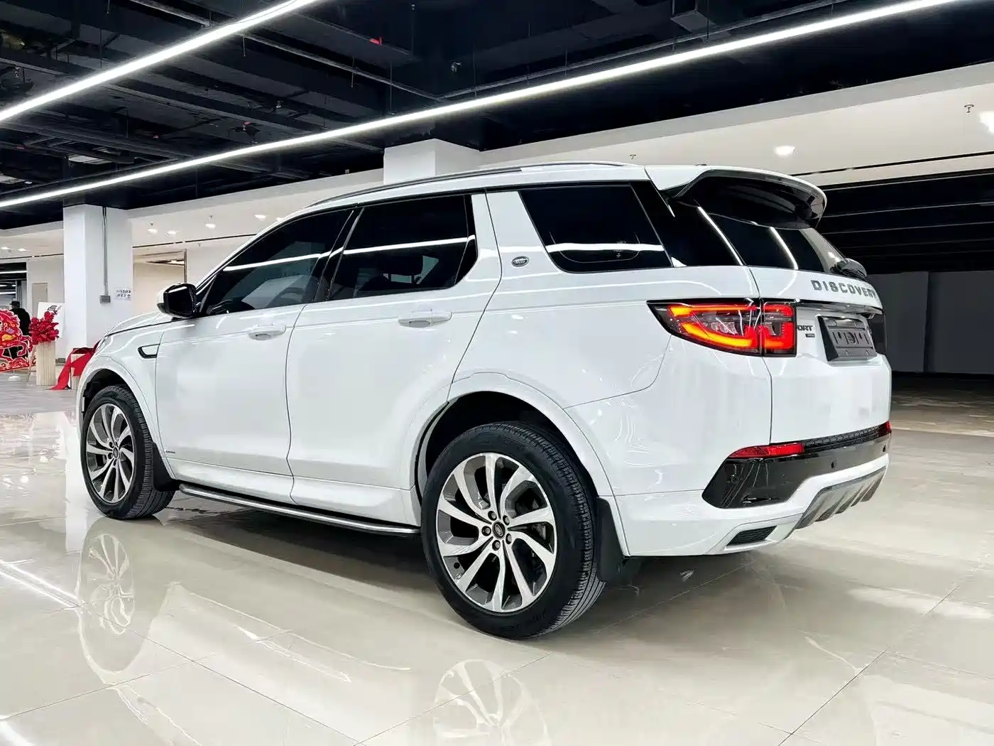 Land Rover Discovery Sport 2022 Model 249PS R-Dynamic S Performance Edition 5-Seater фото 4