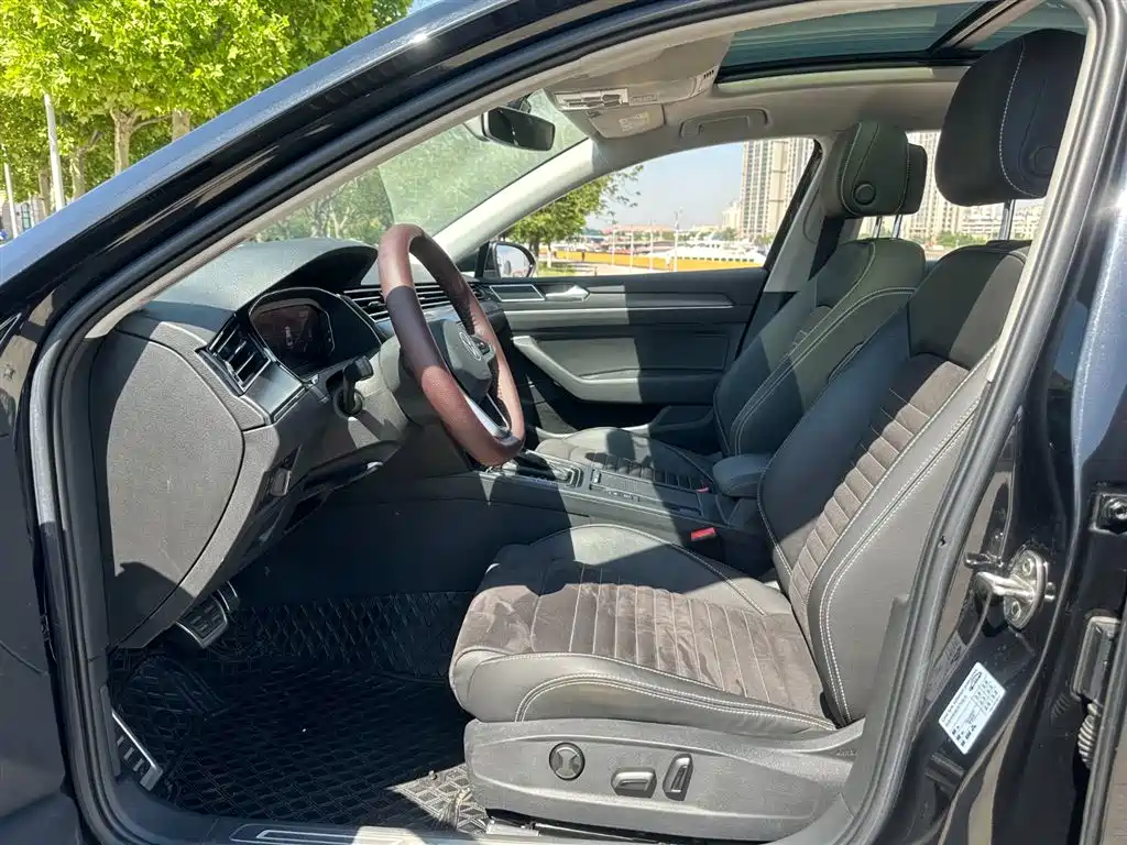 Volkswagen Magotan 2021 330TSI DSG 30th Anniversary Edition фото 7