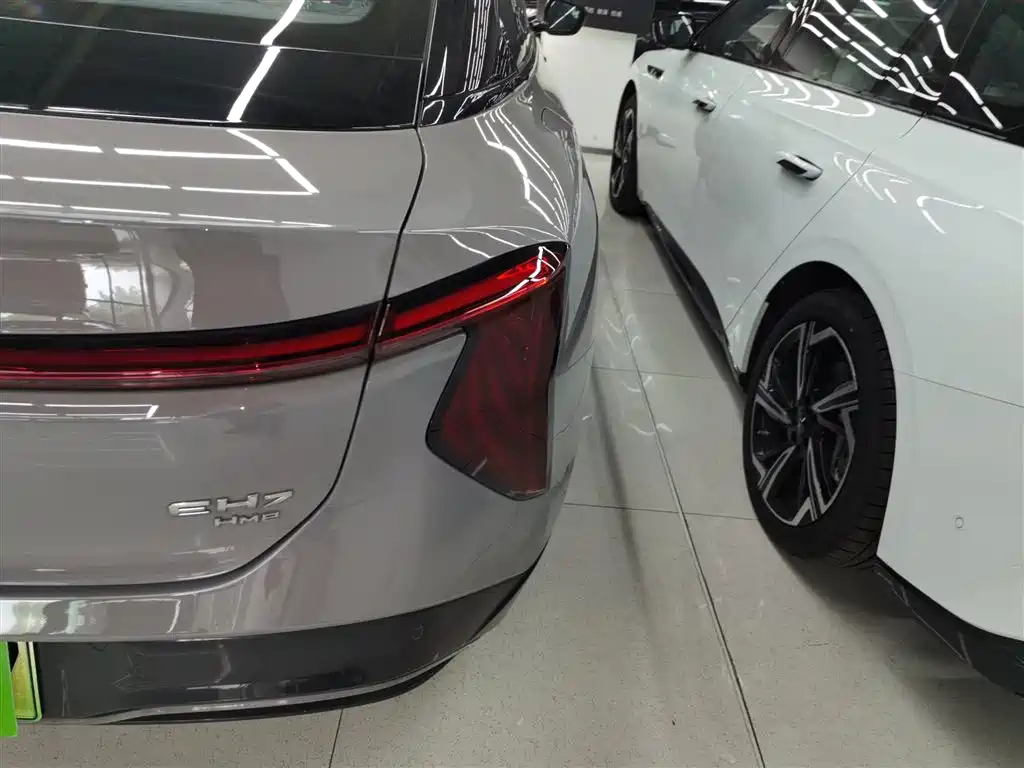 Hongqi EH7 2024 640 Pro+ AWD Edition фото 8