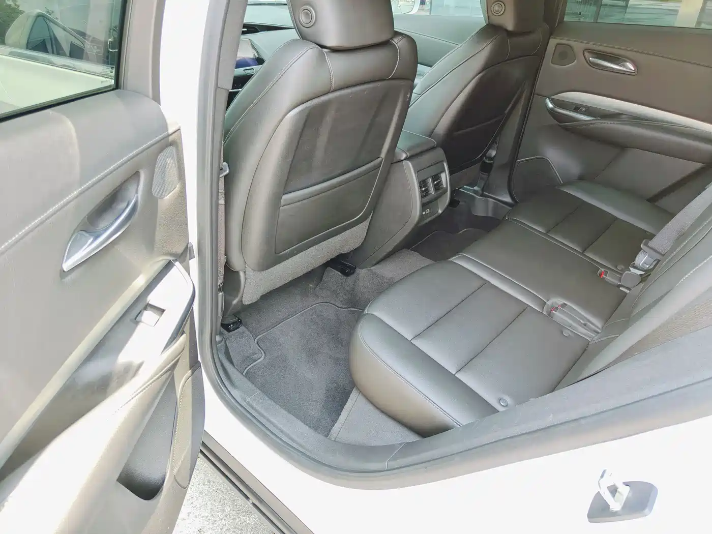 Cadillac XT4 2021 28T FWD Premium Edition фото 13