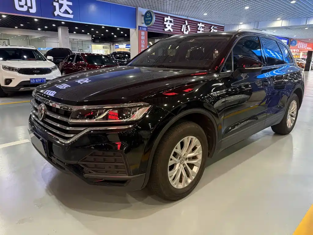 Фото 1 - Volkswagen Touareg