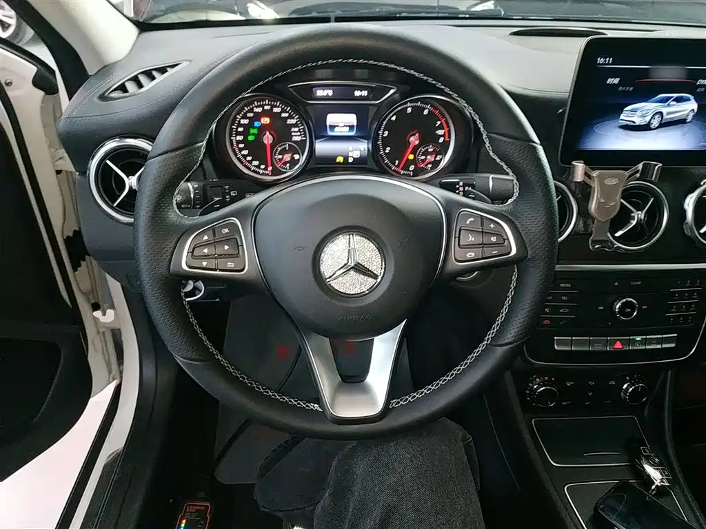 Mercedes-Benz GLA 2017 GLA 200 Fashion фото 11