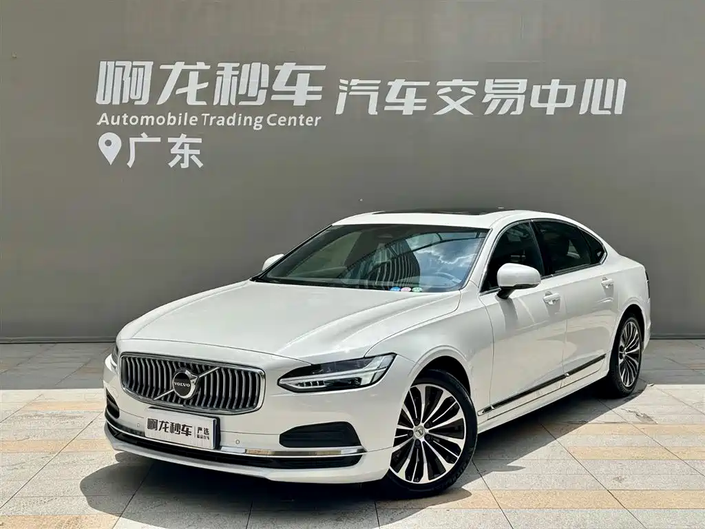 Volvo S90 2024 B5 Momentum Luxury Edition