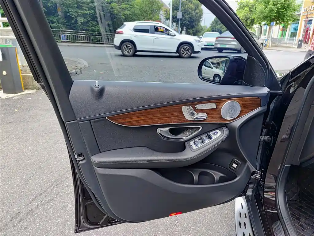 Mercedes-Benz GLC 2021 GLC 300 L 4MATIC Sporty фото 6