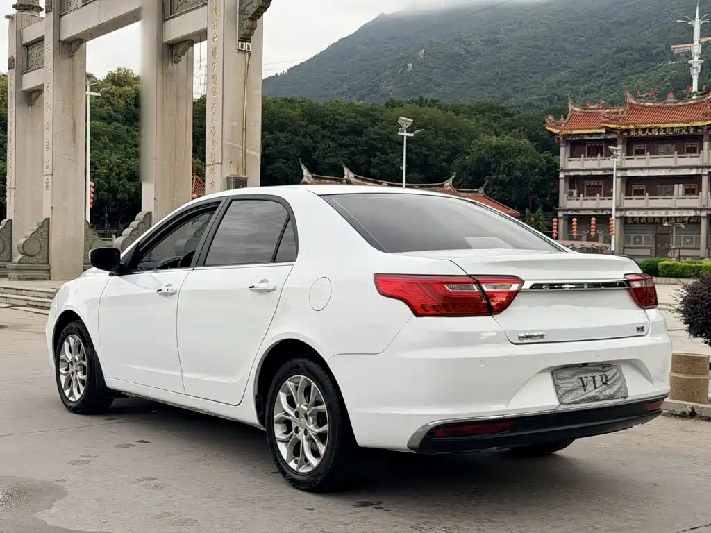 Фото 5 - Geely Vision