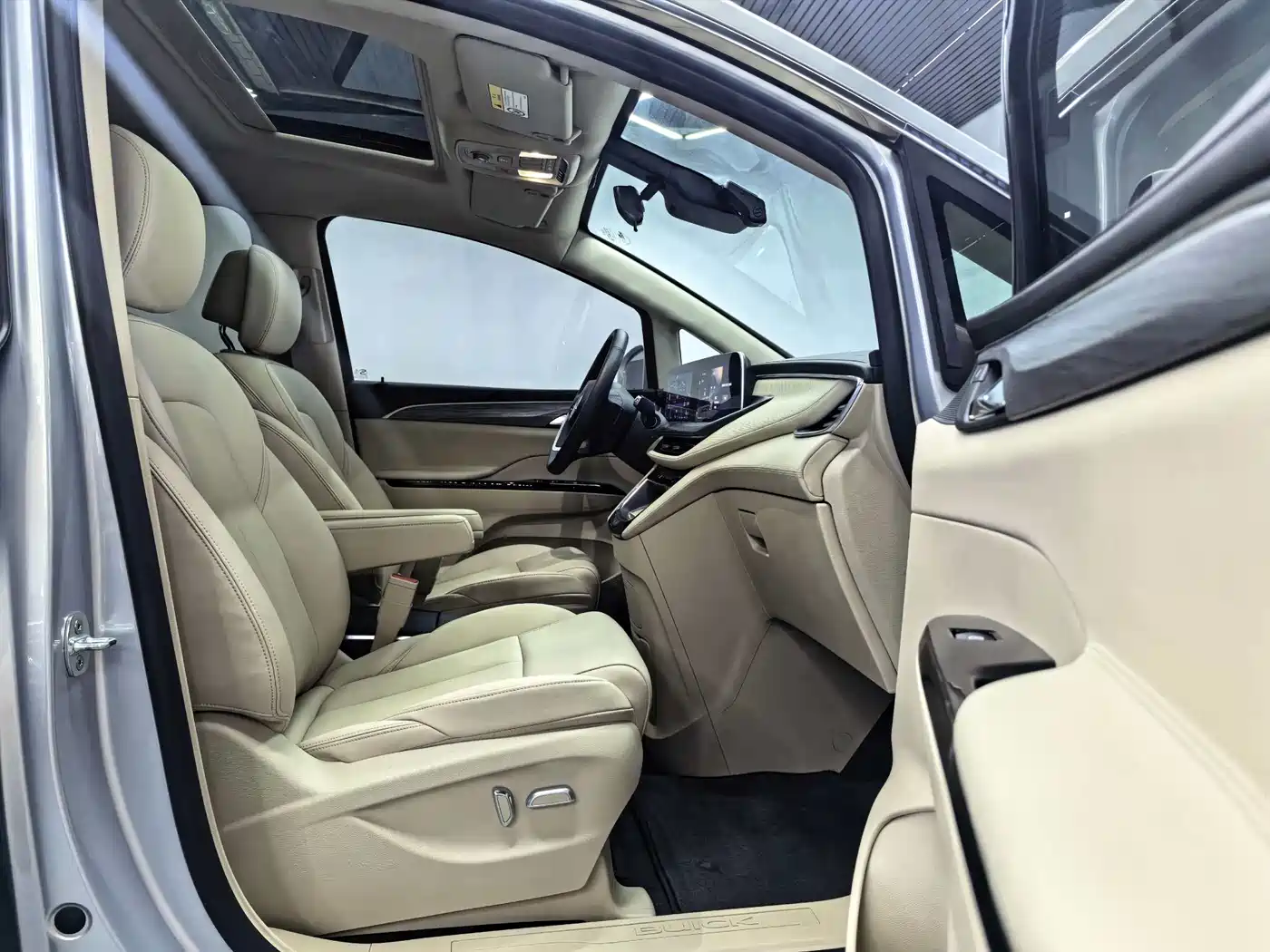 Buick GL8 New Energy 2025 Landlux Smart Edition 7-seater фото 8