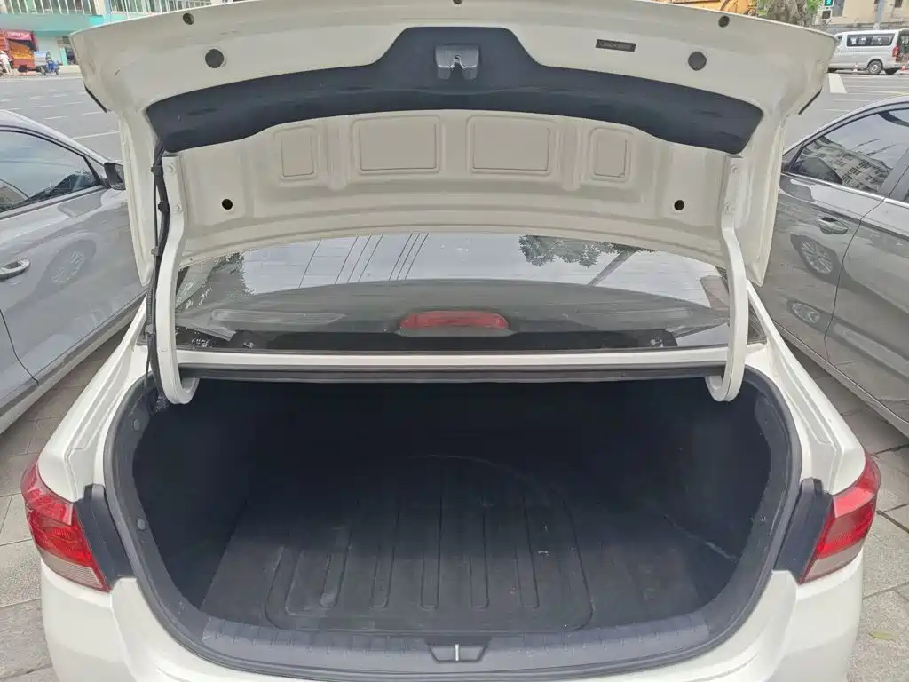 Kia K2 2018 2017 Sedan 1.4L AT 15th Anniversary Special Edition GLS