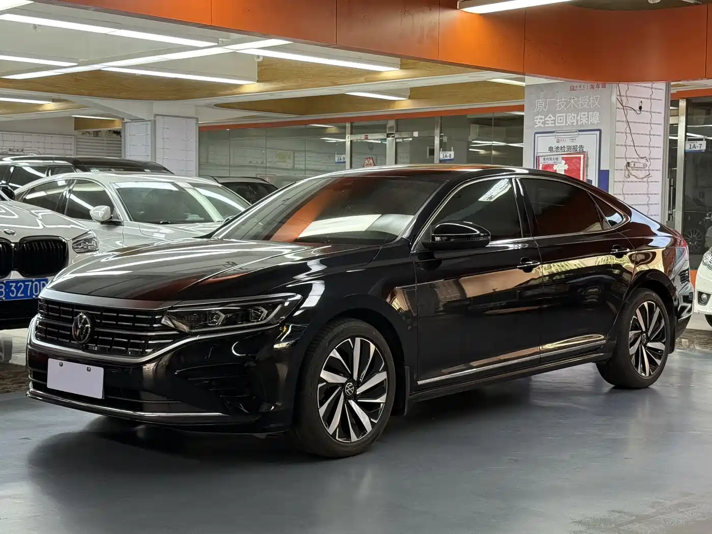 Volkswagen Passat 2025 Outstanding 380TSI Dragon Glory Edition фото 2