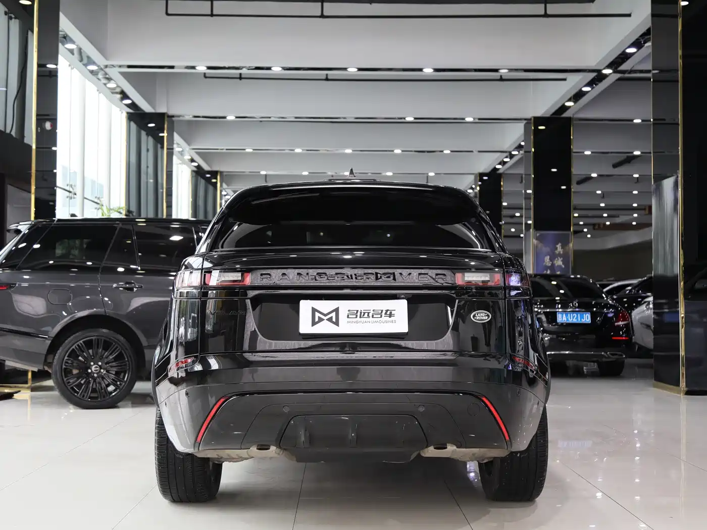 Land Rover Range Rover Velar 2023 250PS Gloss Black Collector's Edition фото 18