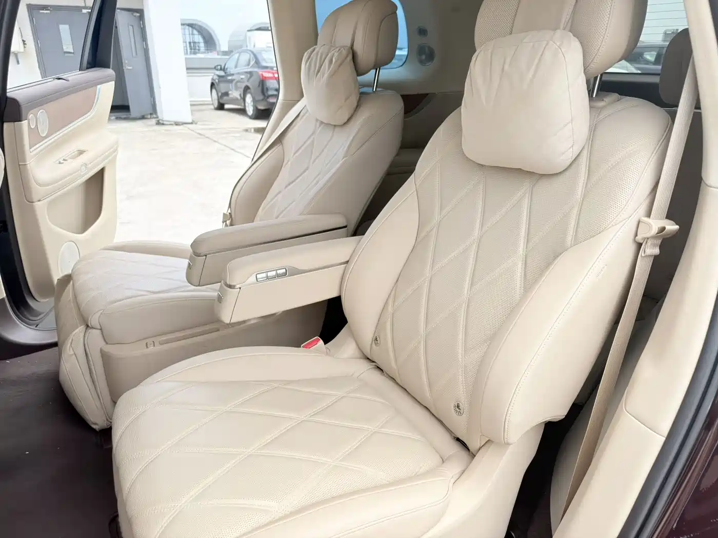 AITO Wenjie AITO M9 2025 Extended Range Ultra 52kWh 6-Seater фото 5