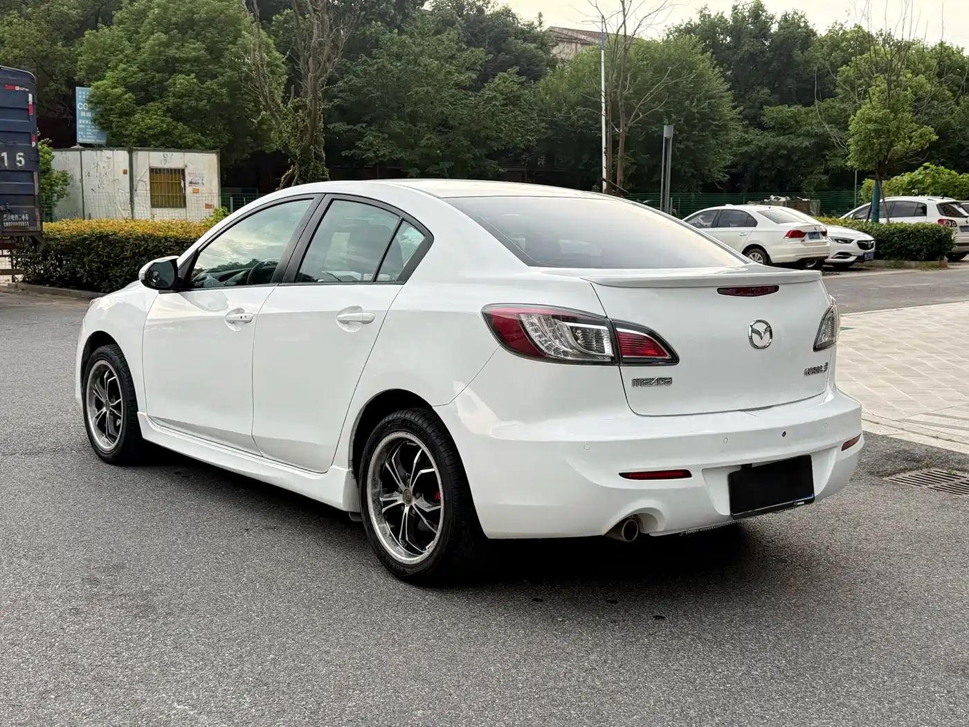 Mazda Mazda3 Axela 2012 2011 Sedan 2.0L Automatic Luxury