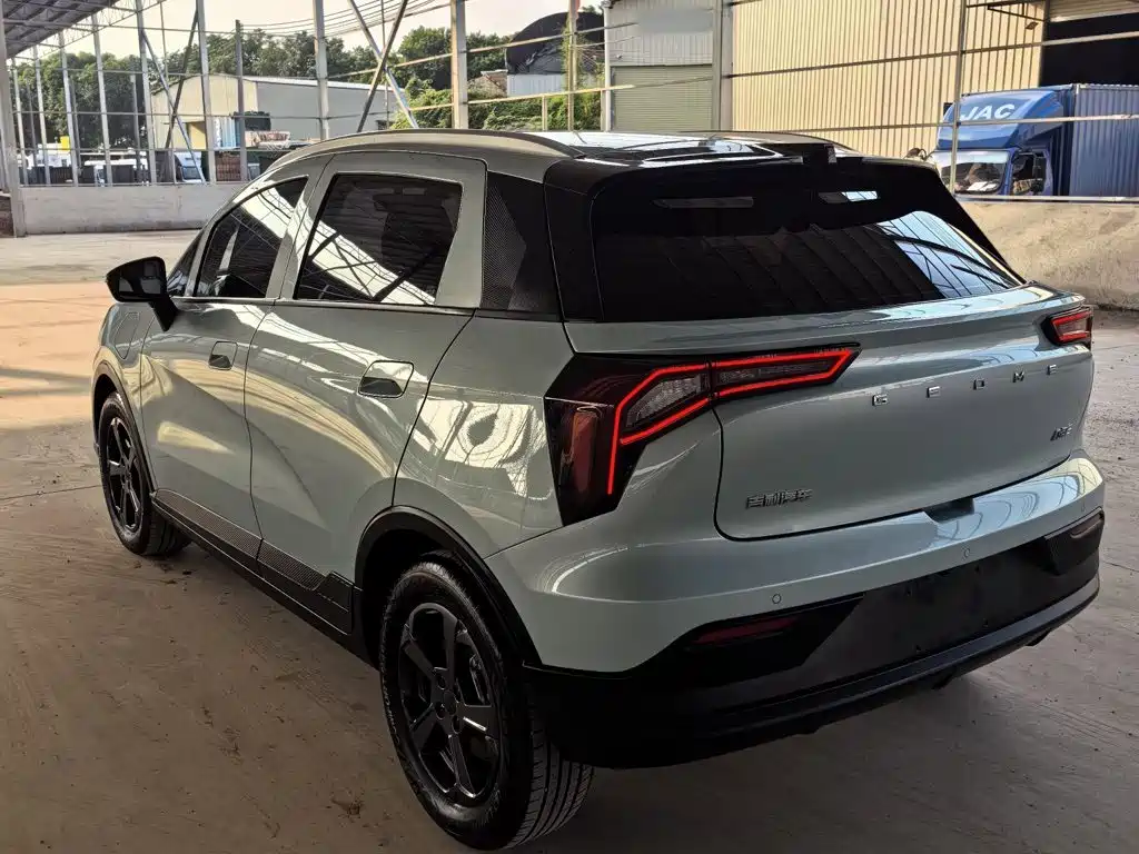 Geely Geometry E Firefly 2023 2024 Model 401km Fluorescent