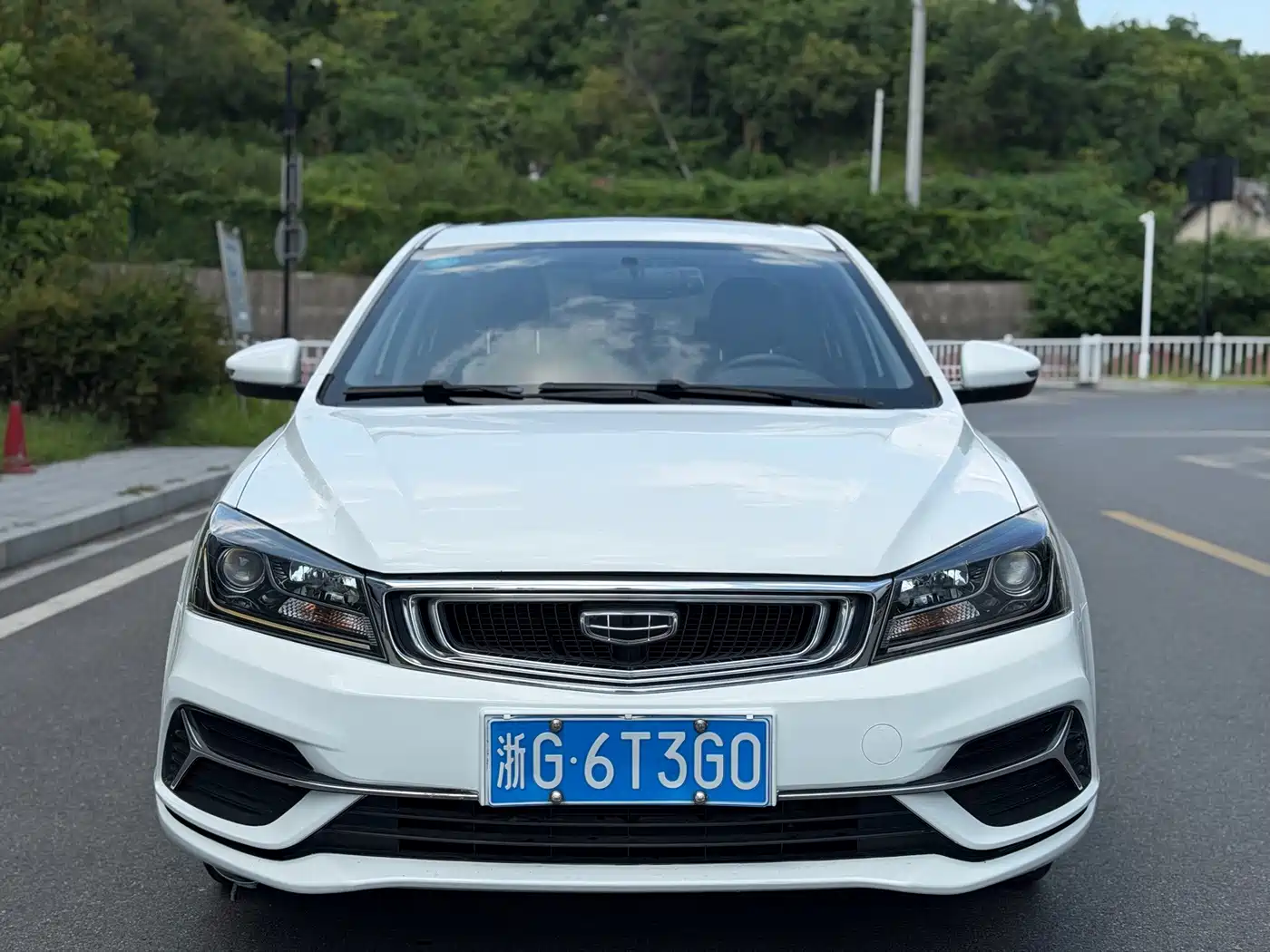 Photo 2 - Geely Emgrand