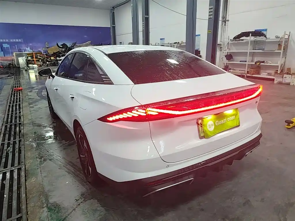 Geely Galaxy Galaxy L6 2024 125km PLUS Soaring Dragon Edition фото 5