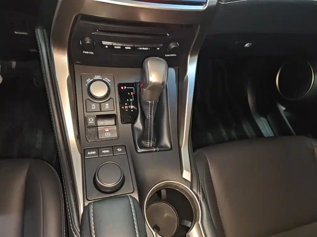 Lexus NX 2015 200t AWD F Sport фото 14