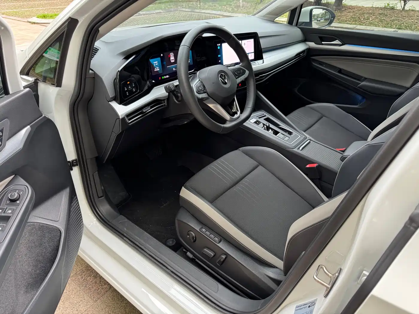 Volkswagen Golf 2024 280TSI DSG Pro 50th Anniversary Edition фото 10