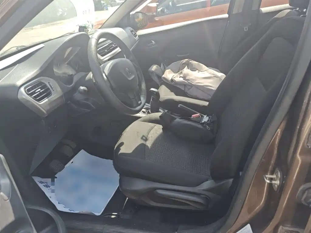 Peugeot 301 2016 1.6L Manual Comfort Edition фото 15