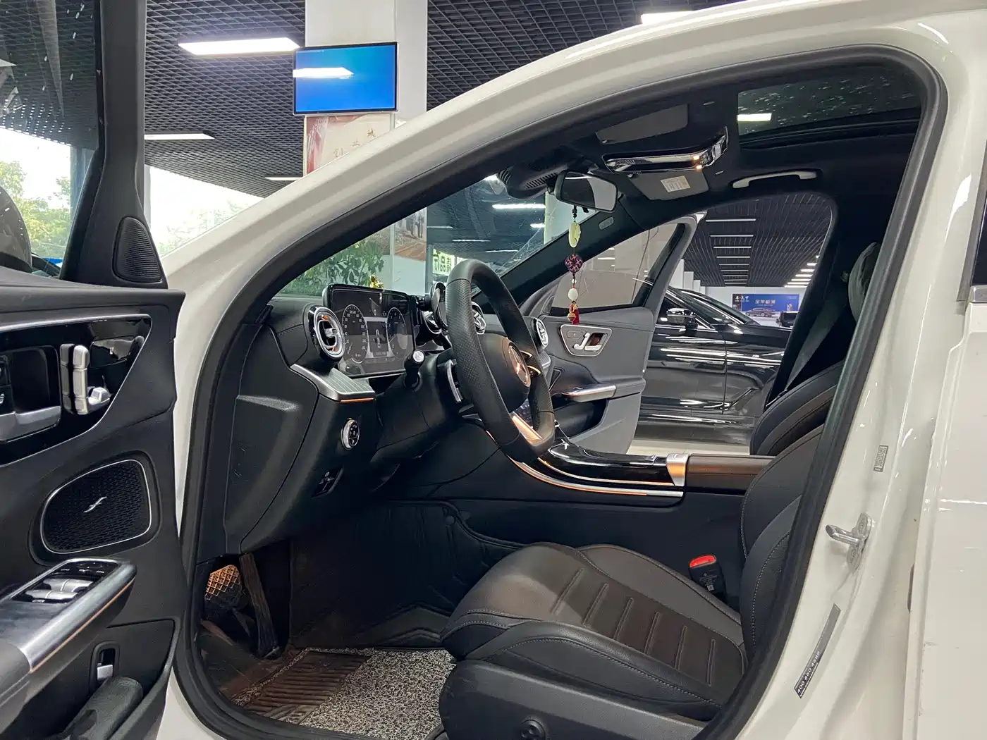 Mercedes-Benz C-Class 2024 Facelift C 260 L Sport фото 8