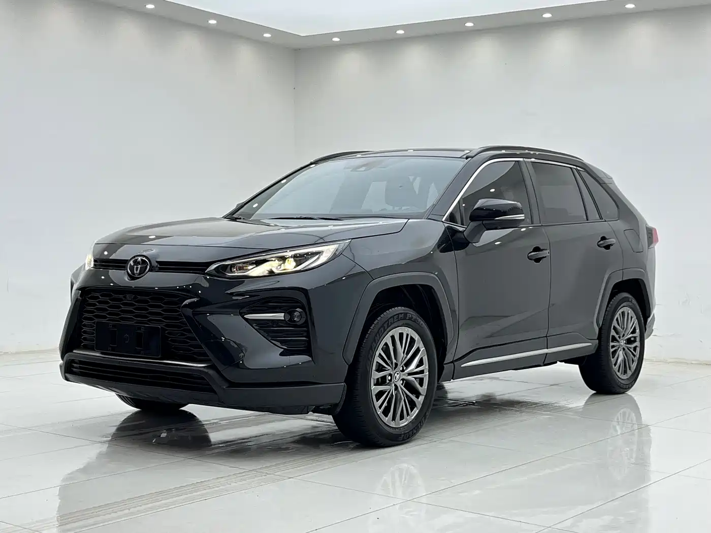 Toyota Wildlander 2023 2.0L CVT AWD Luxury PLUS фото 3