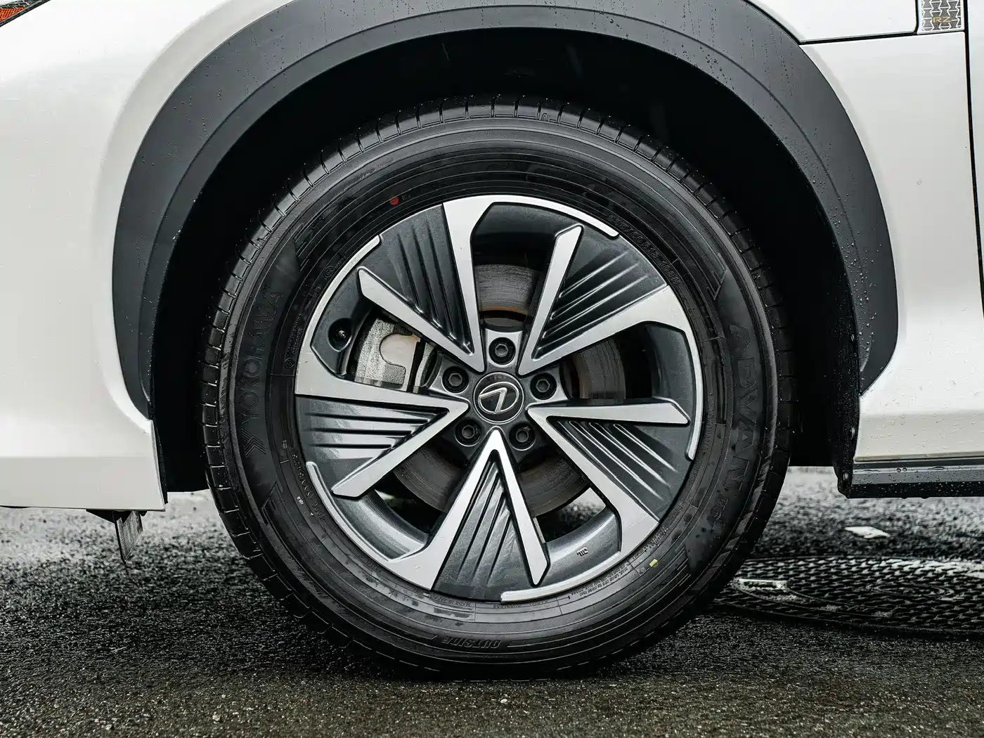 Lexus RZ 2023 450e 4WD Deluxe фото 8