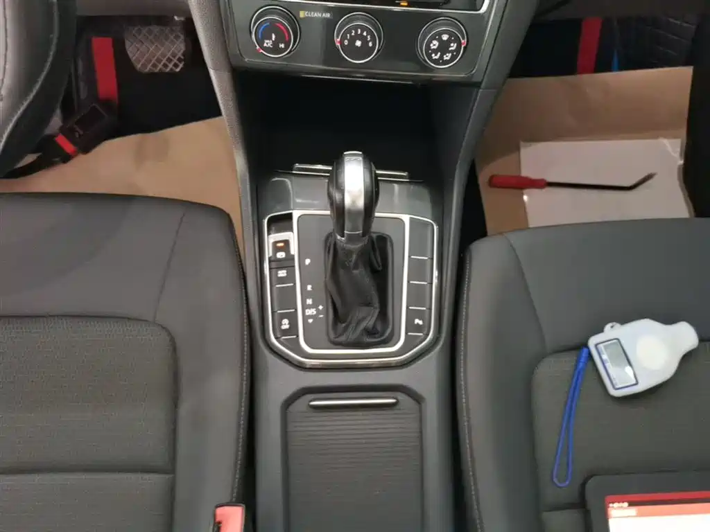 Volkswagen Golf Sportsvan 2016 230TSI Automatic Progressive фото 14