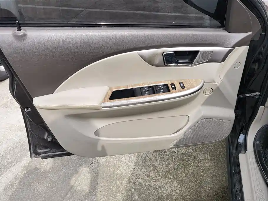 Buick Excelle 2015 1.5L Manual Classic фото 7