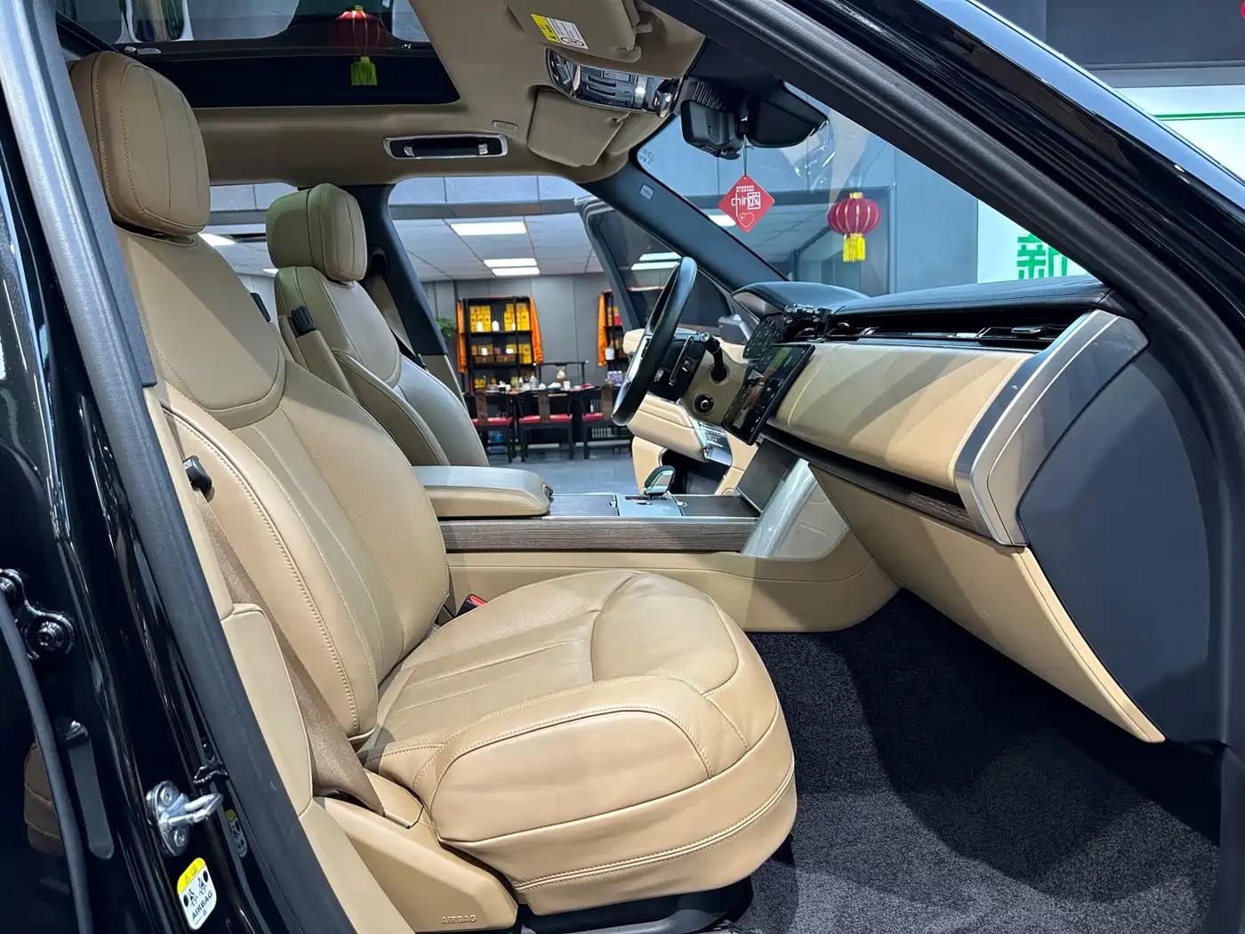 Land Rover Range Rover 2024 3.0 L6 400PS Golden Age Extended 7-Seater фото 10