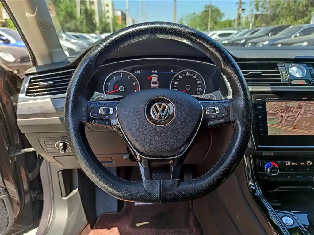 Volkswagen Phideon 2018 Facelift 380TSI FWD Business фото 12