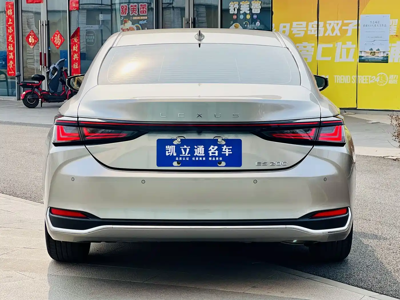 Lexus ES 2025 200 Ultimate Edition фото 4