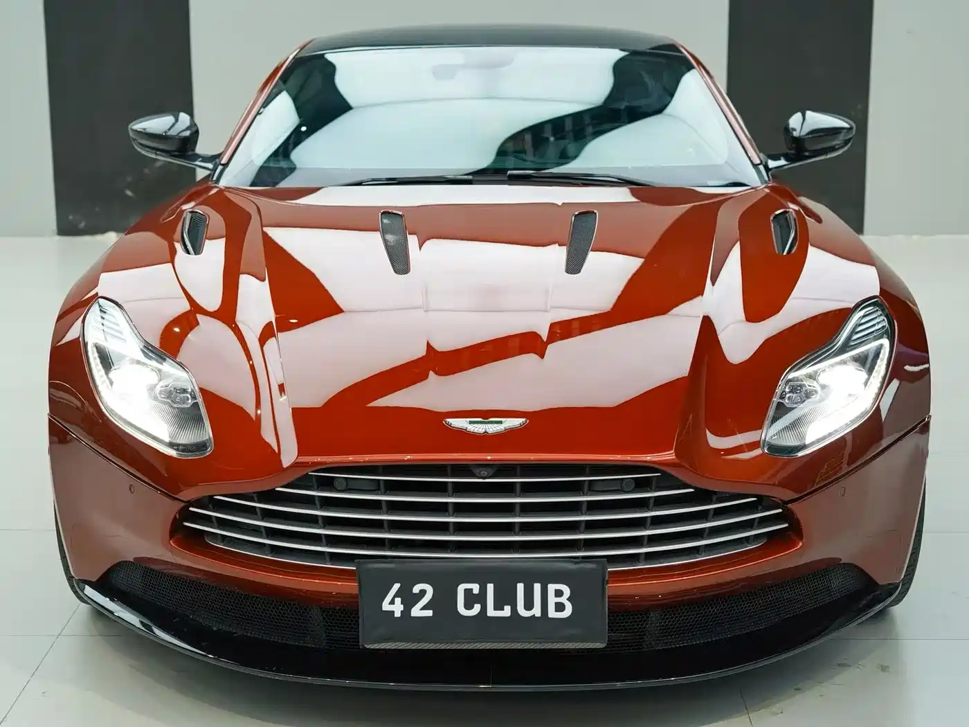 Aston Martin DB11 2019 2016 5.2T Launch Edition