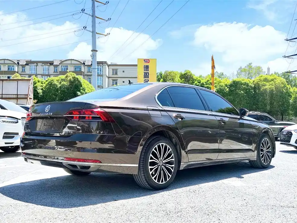 Volkswagen Phideon 2018 Facelift 380TSI FWD Business фото 4