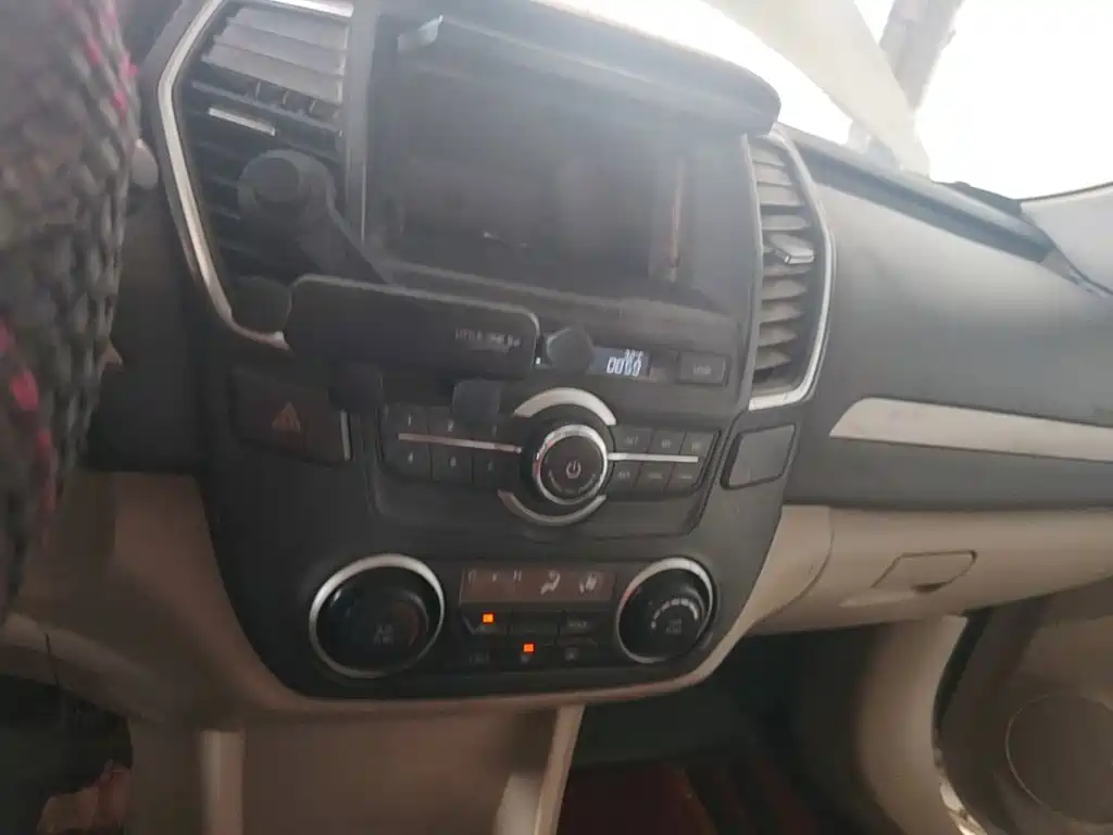 Dongfeng Aeolus Dongfeng Fengshen A60 2015 2016 Model 1.5L Manual Luxury