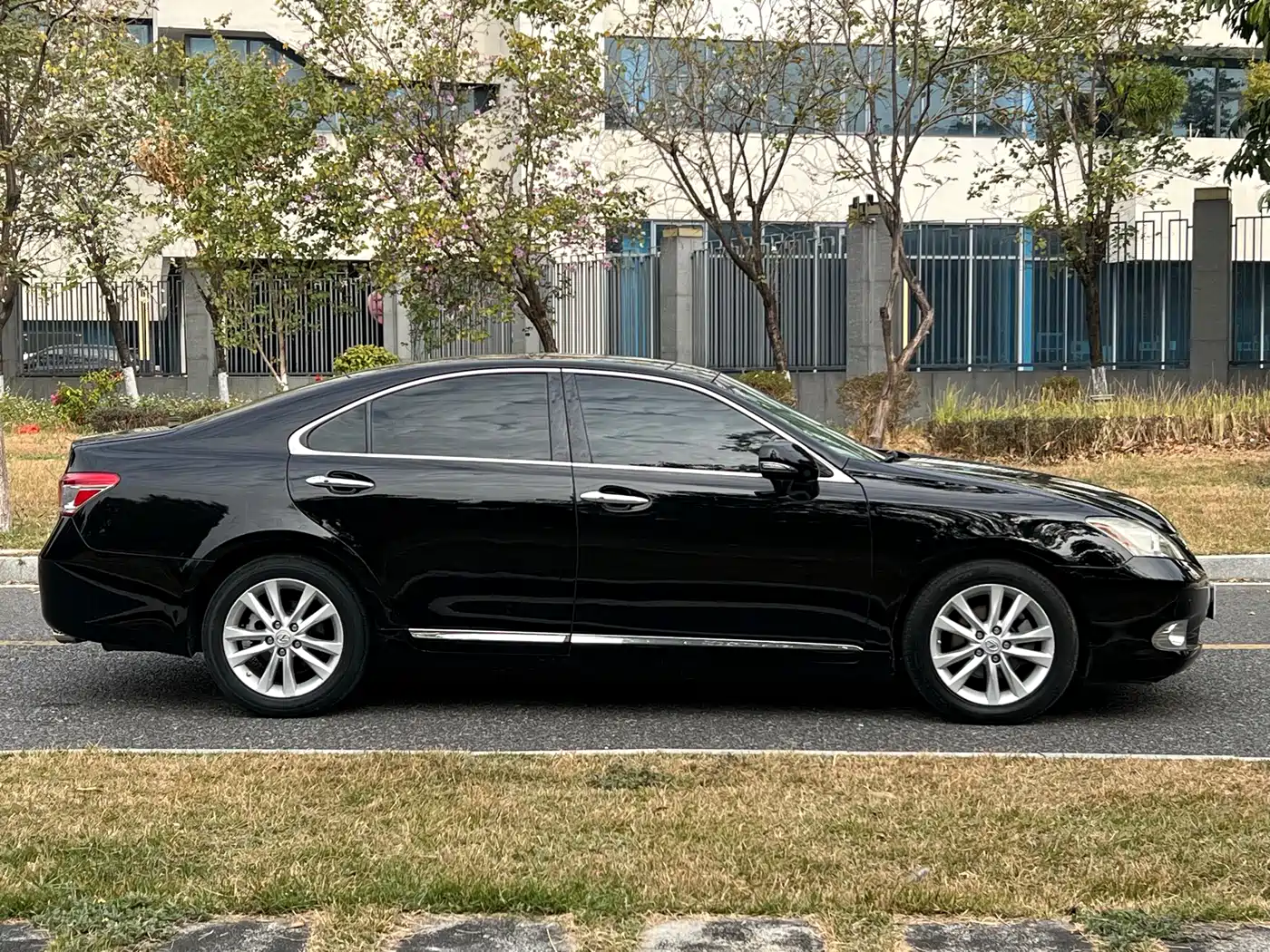 Lexus ES 2010 240 Elegance Edition фото 4